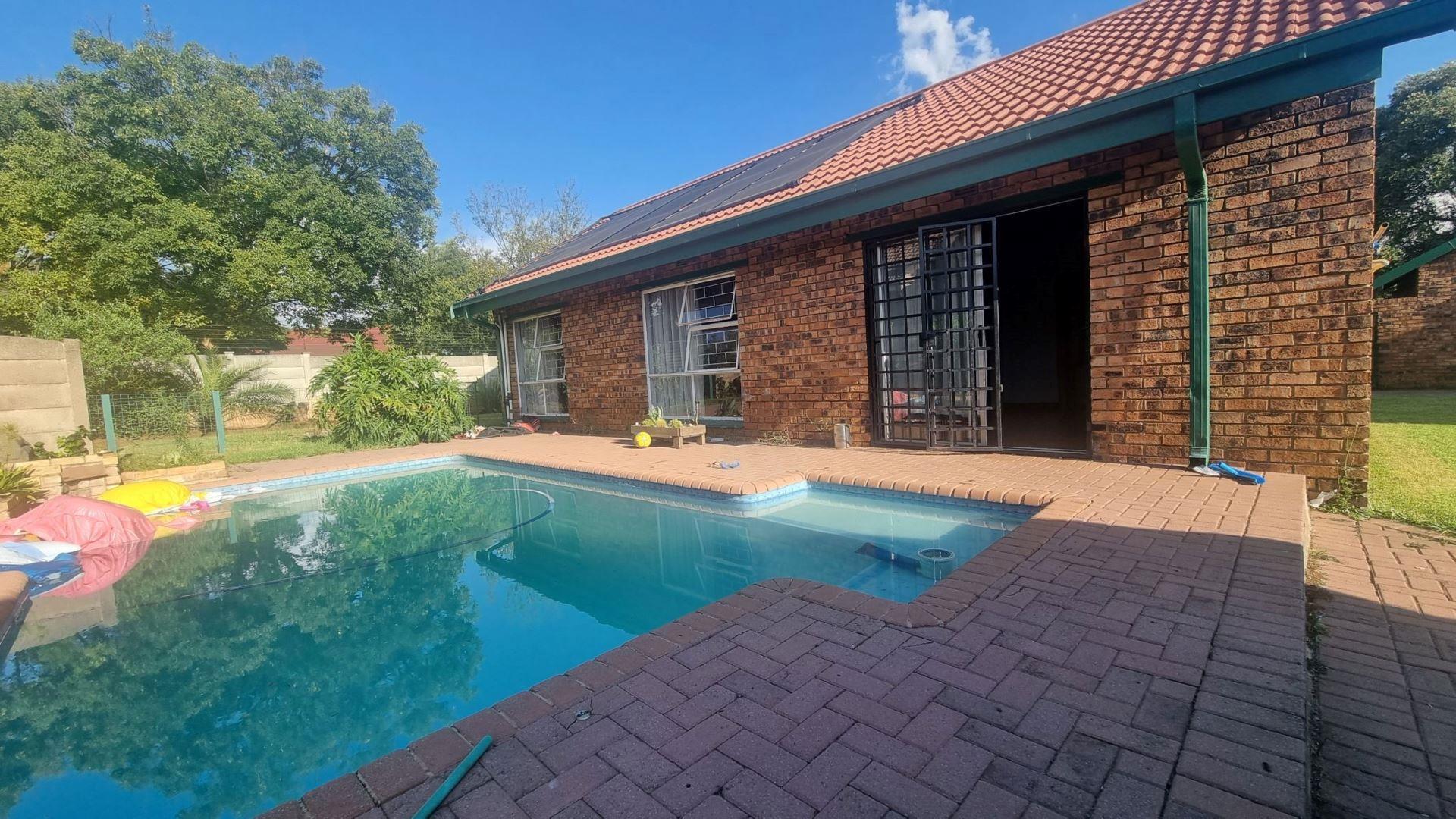 4 Bedroom House for sale in Vanderbijlpark SE 3 P24113991121