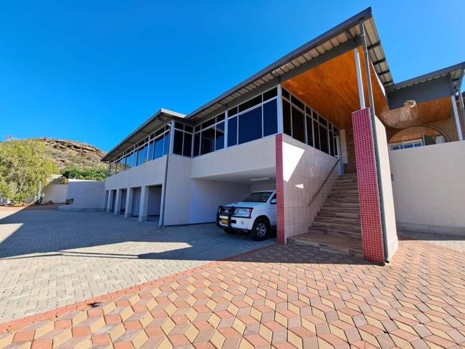 8 Bedroom House for Sale in Ludwigsdorf