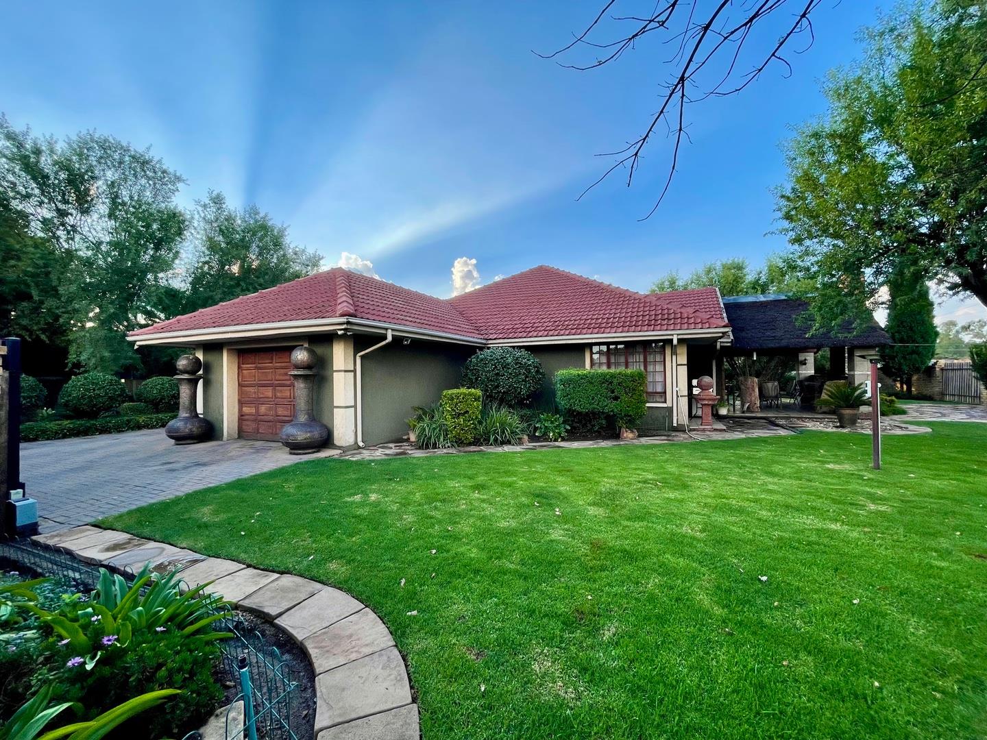 4 Bedroom House for sale in Riversdale P24113991408