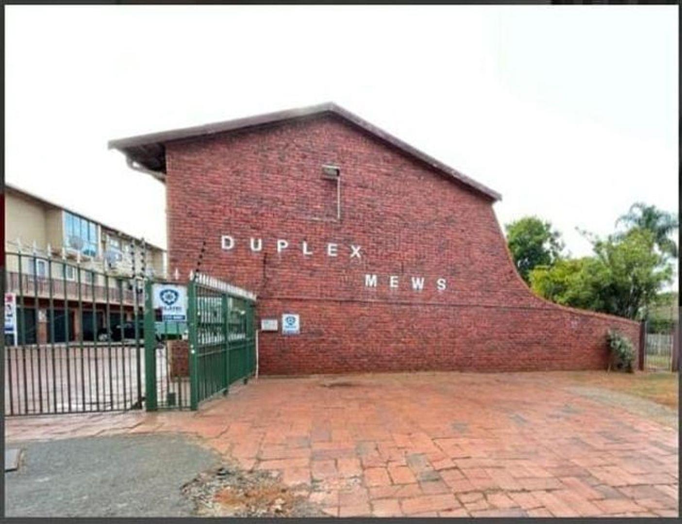 3 Bedroom Townhouse for sale in Montclair P24113973197