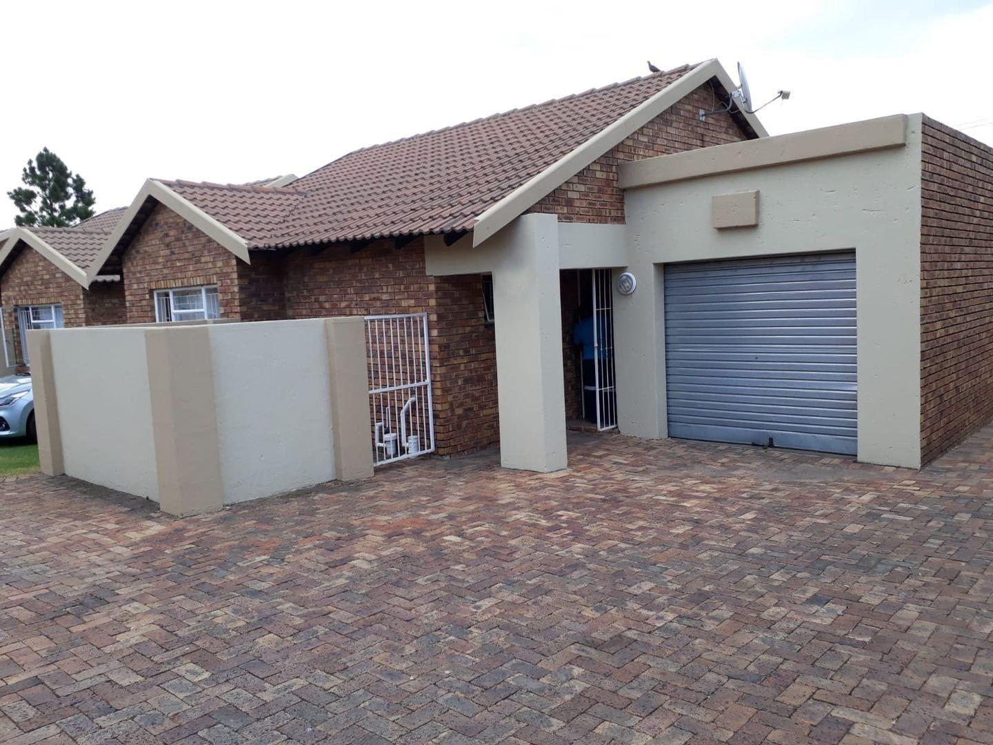 2 Bedroom Townhouse for sale in Secunda P24113992688