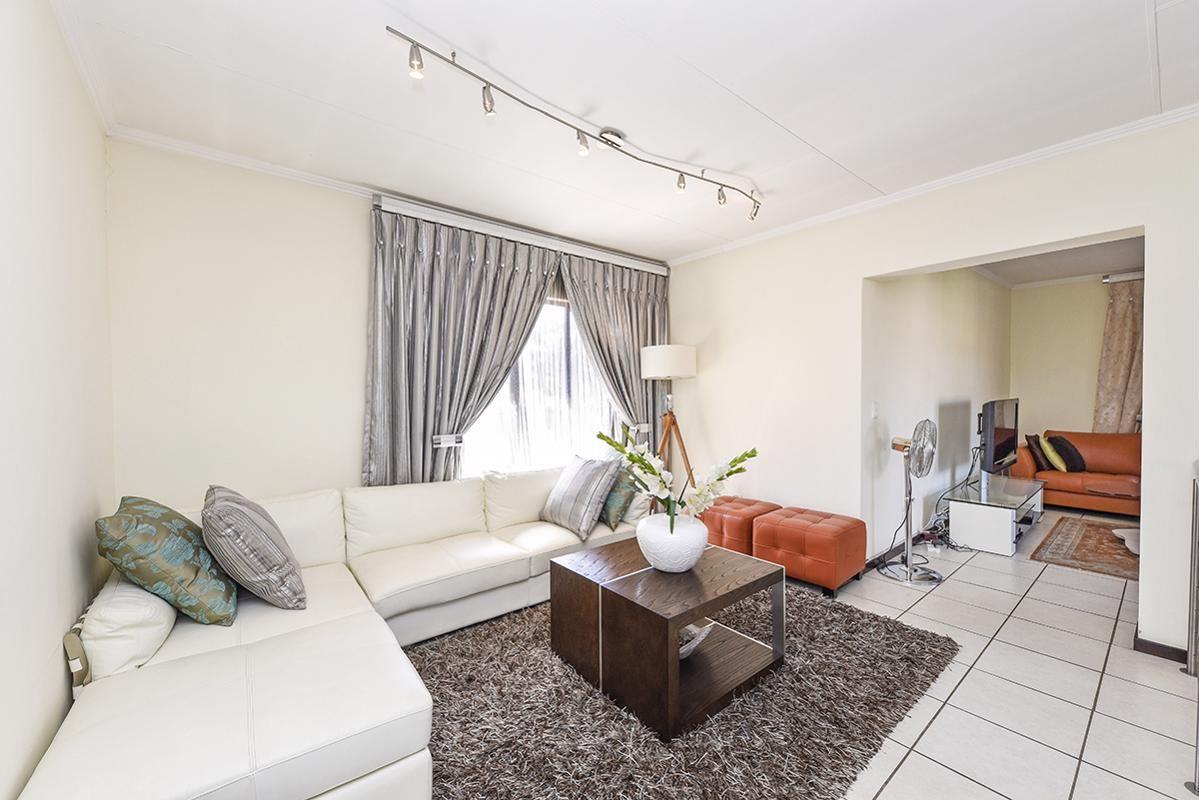 3 Bedroom Apartment / flat for sale in Sunninghill P24113993782