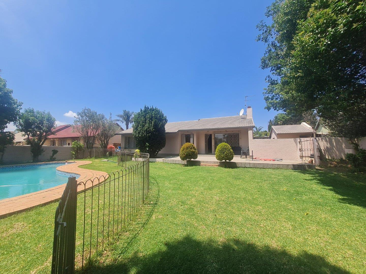 4 Bedroom House for sale in Eden Glen 66 Erasmus Road P24113918910