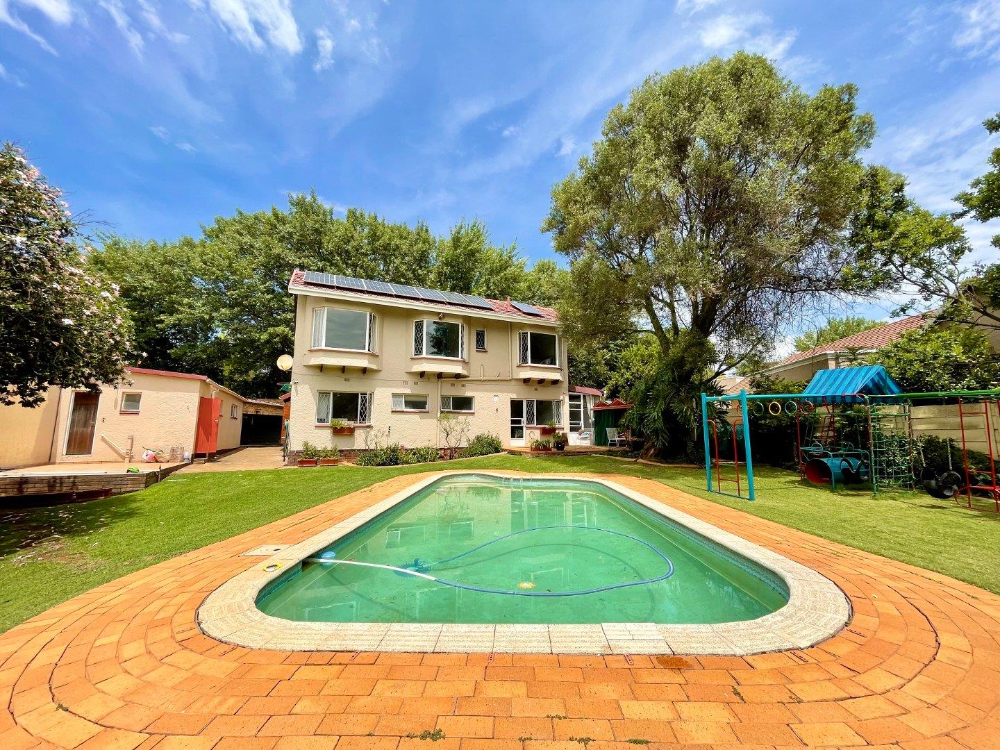 4 Bedroom House for sale in Blairgowrie P24113995014