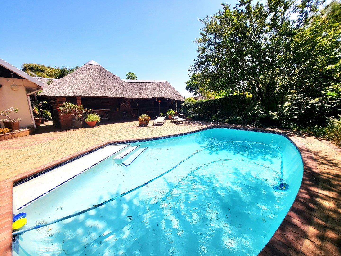 8 Bedroom House for sale in Beacon Bay P24113994851