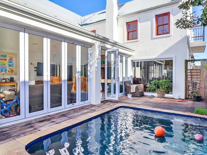 5 Bedroom House for Sale in De Zalze Winelands Golf Estate
