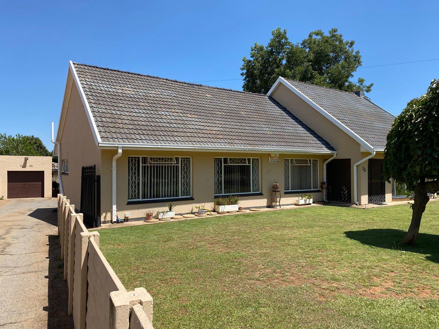 4 Bedroom House for sale in Greenhills P24113997258