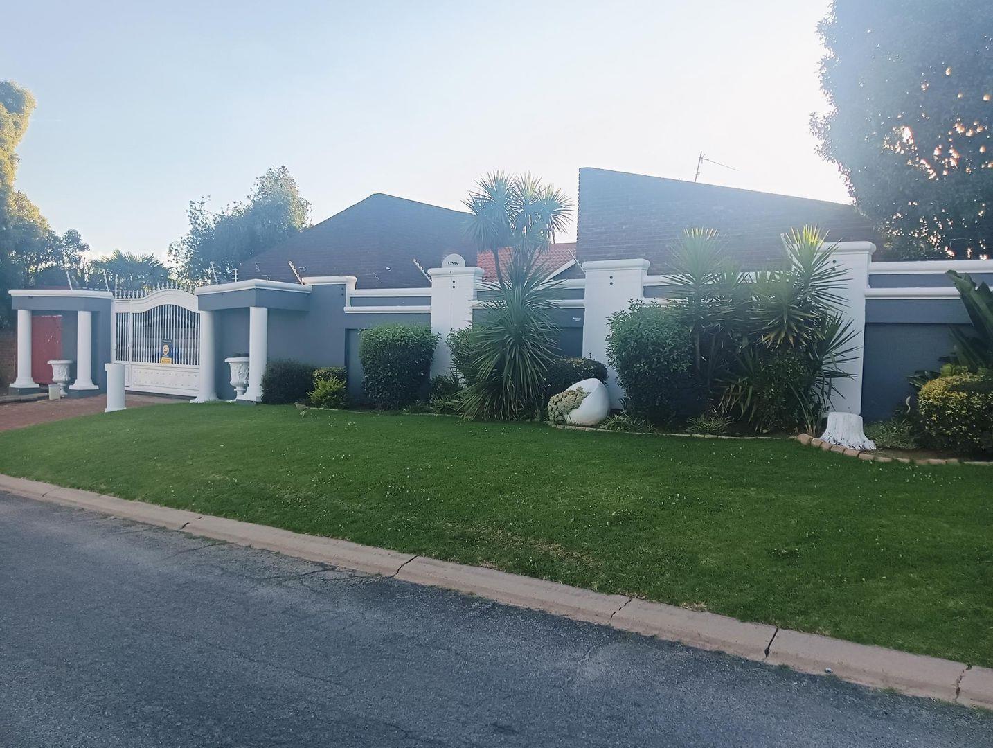 3 Bedroom House for sale in Sunward Park P24113997676