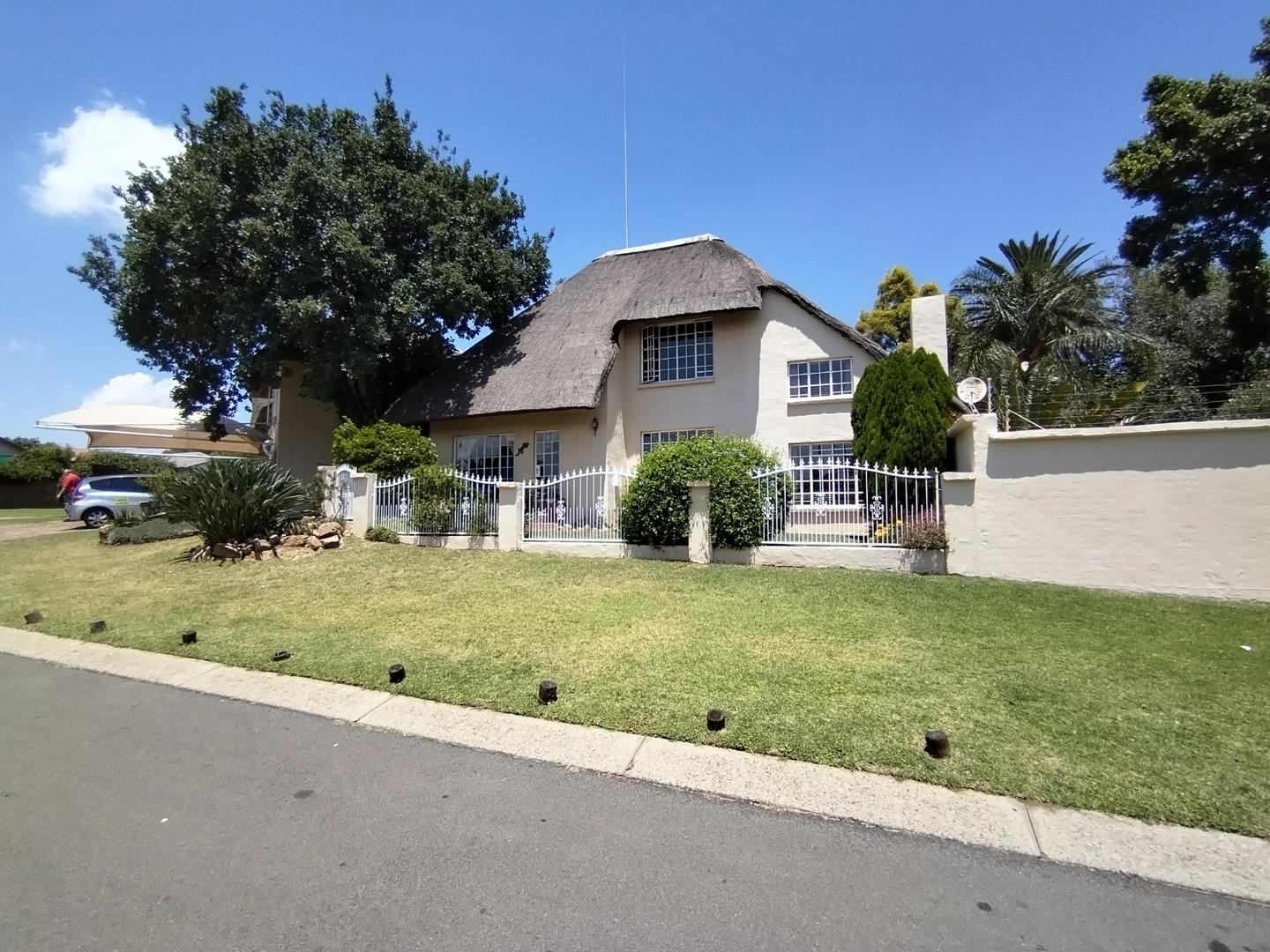 4 Bedroom House for sale in Eden Glen 10 Heydenrych Street P24