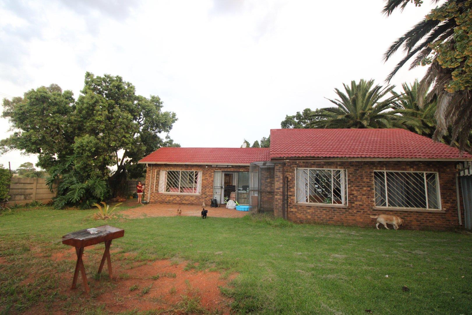 3 Bedroom House for sale in Modder East P24114000707