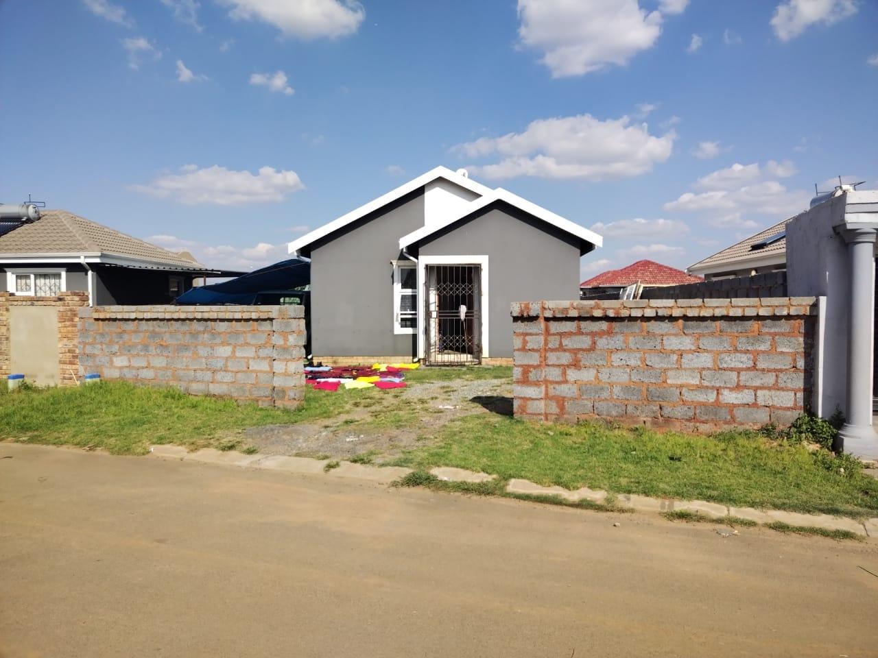 2 Bedroom House for sale in Buhle Park 121ms Niemand Street P24