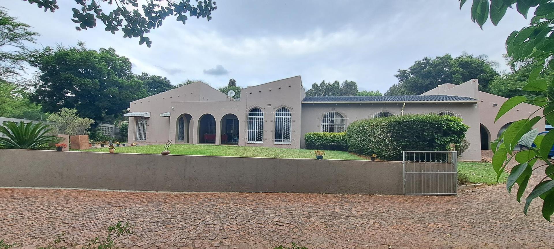 5 Bedroom House for sale in Malanshof 88 Silver Pine Avenue P24