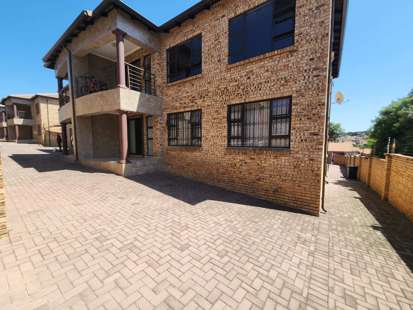 3 Bedroom Townhouse for sale in Mondeor 83 Boswell Ave P24114001859