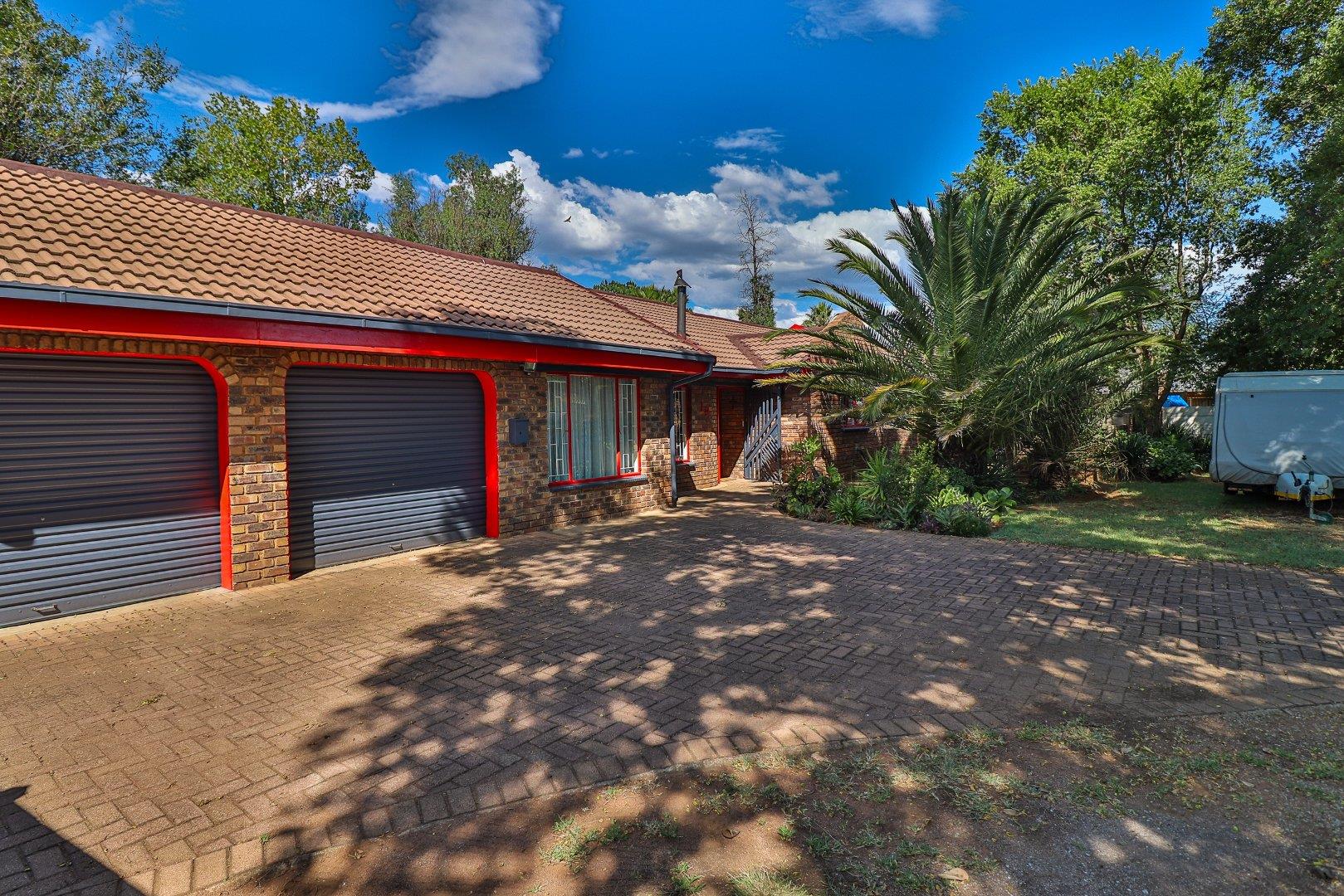 3 Bedroom House for sale in Bonaero Park P24113969453