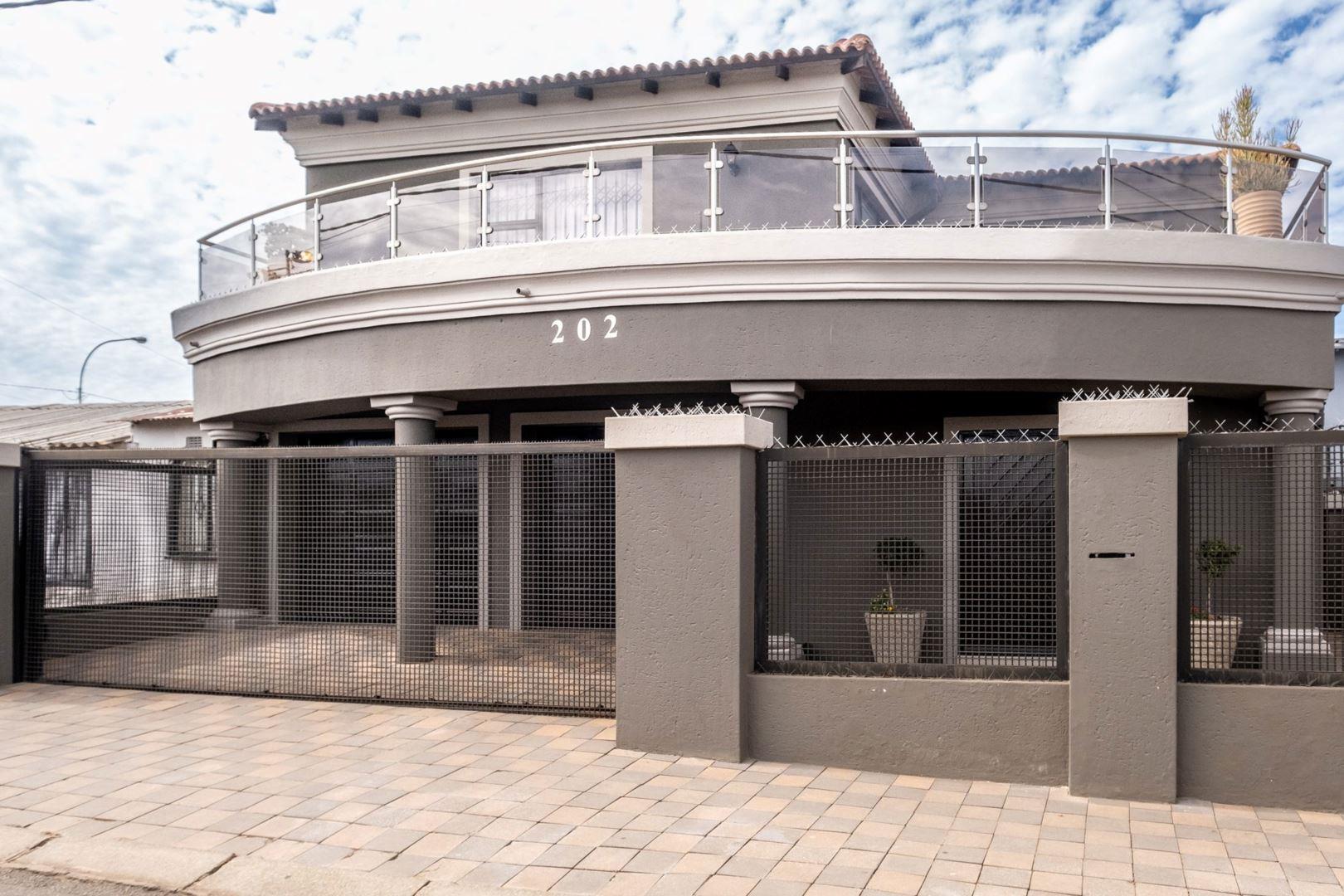 4 Bedroom House for sale in Moroka North P24114003977