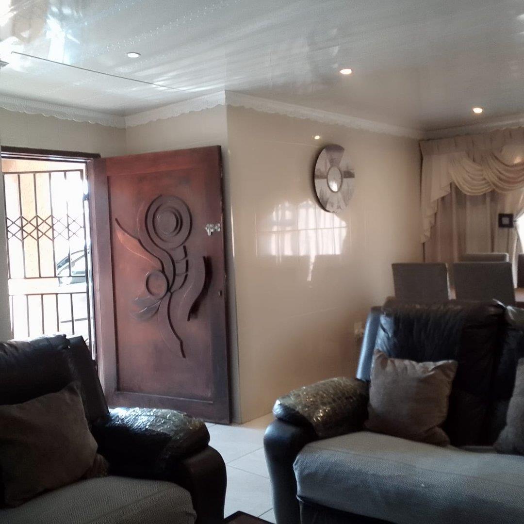 3 Bedroom House for sale in Protea Glen P24114004849