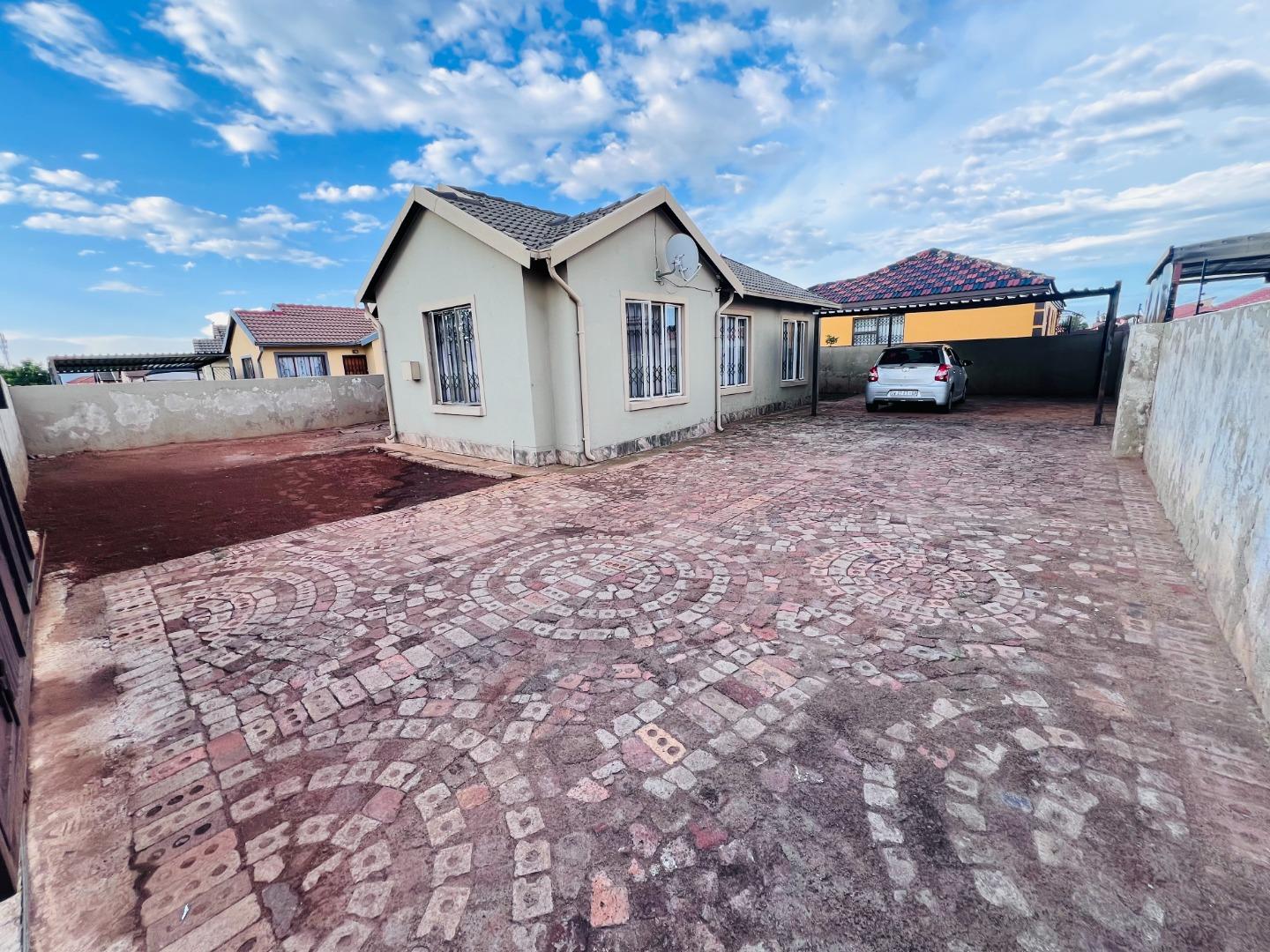 3 Bedroom House for sale in Dawn Park 9087 Windmill Street P24