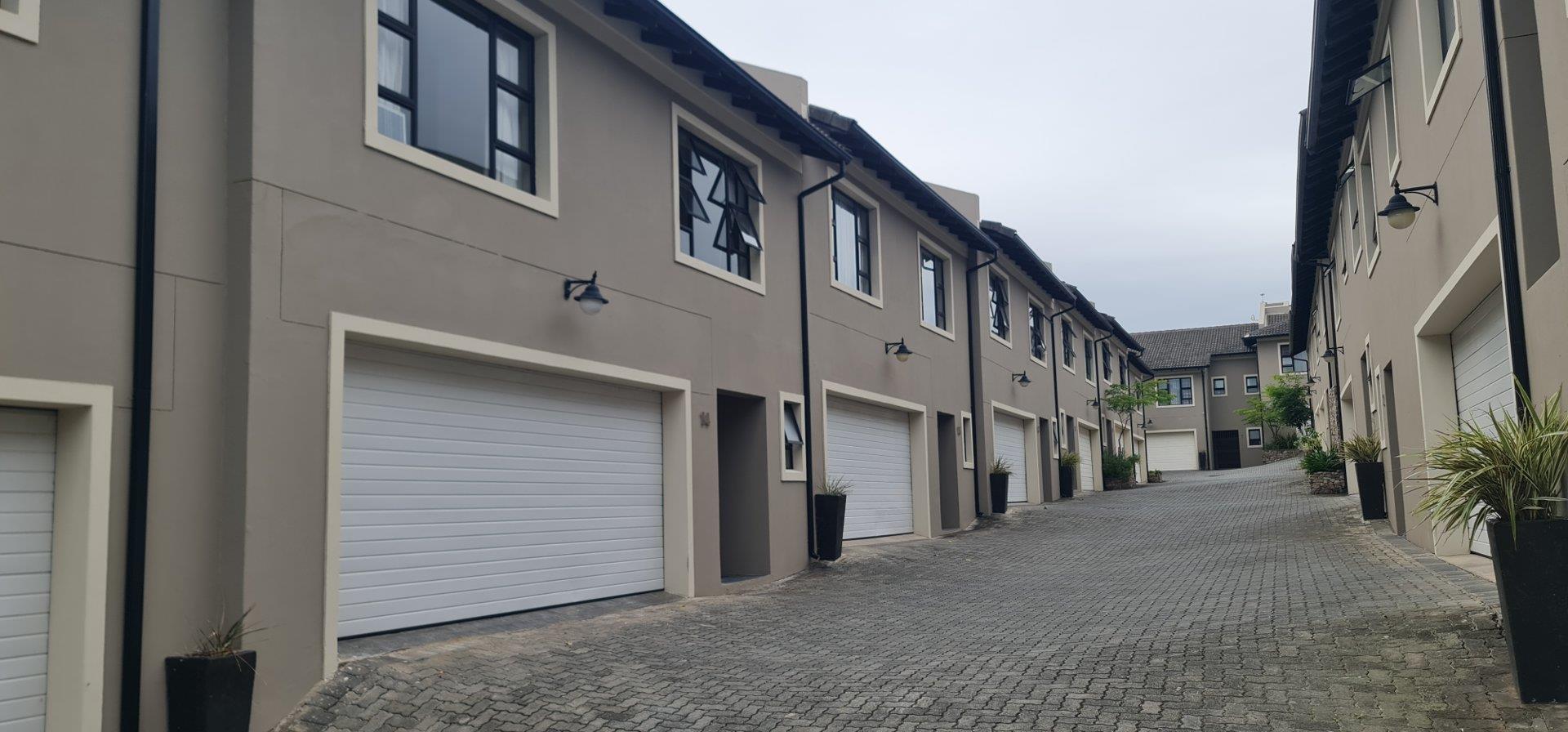 4 Bedroom Townhouse for sale in Beacon Bay P24114006218