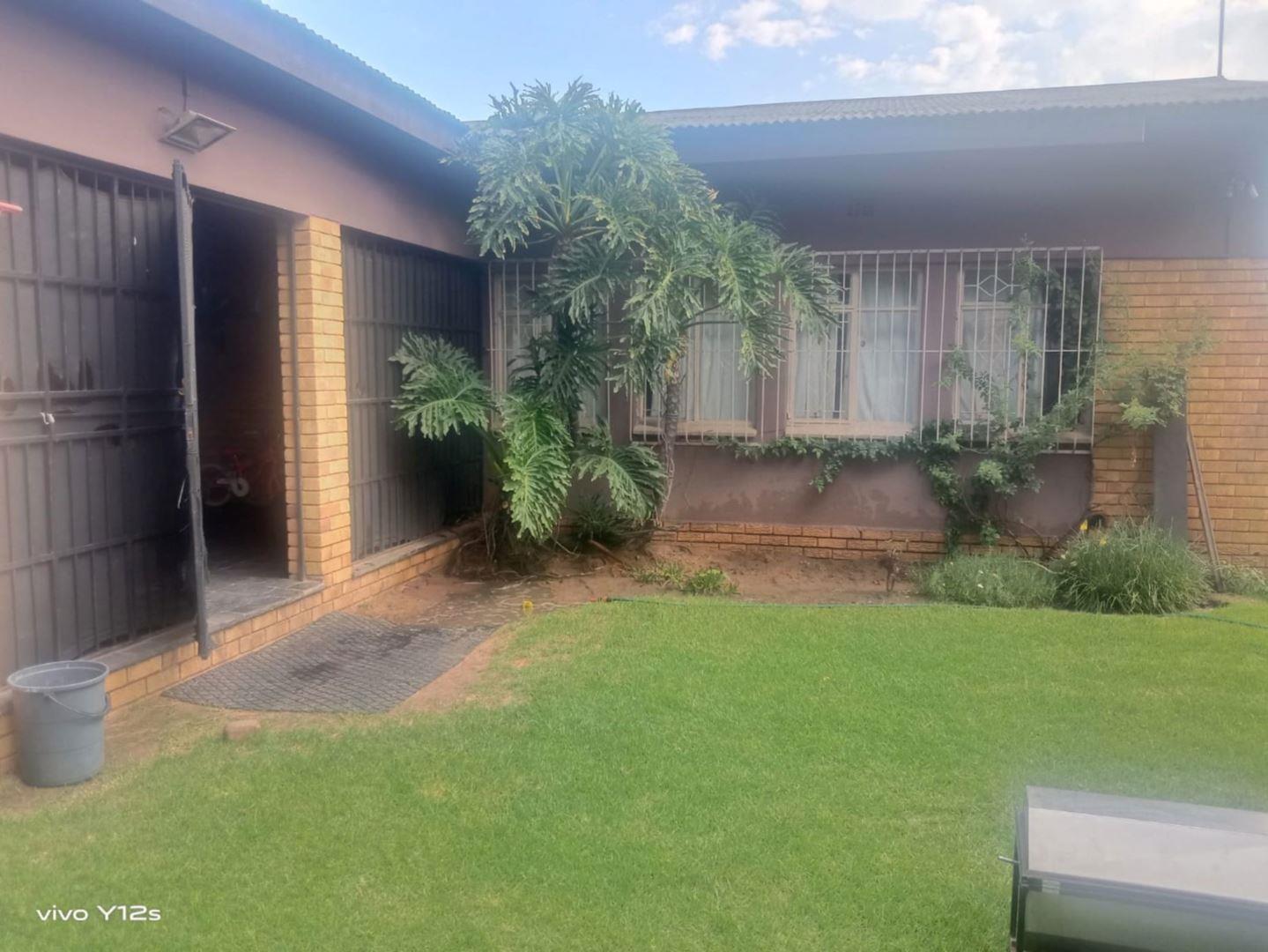 3 Bedroom House for sale in Komati P24114006584