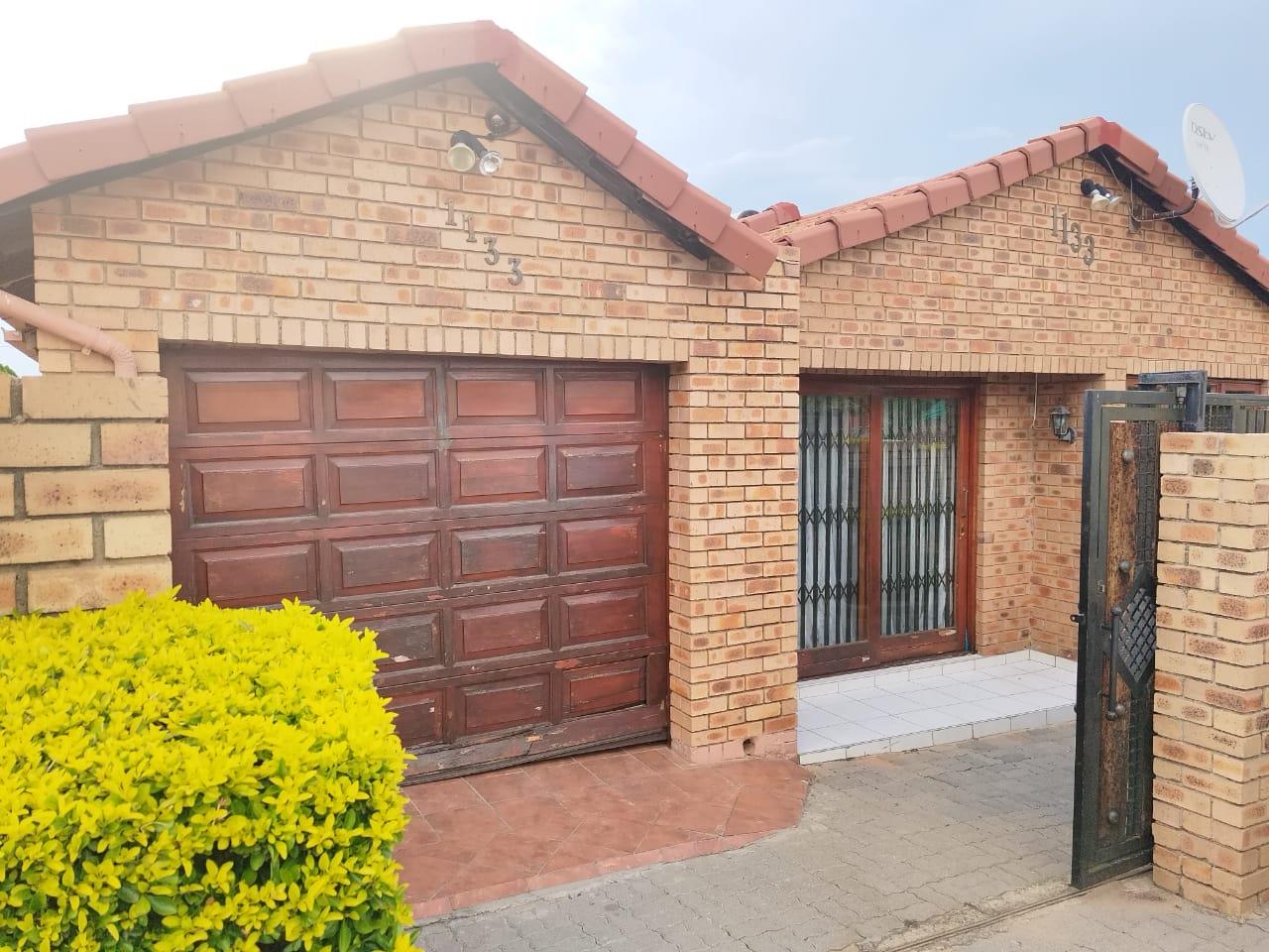 4 Bedroom House for sale in Klipfontein View 11umkhomazi Streeet