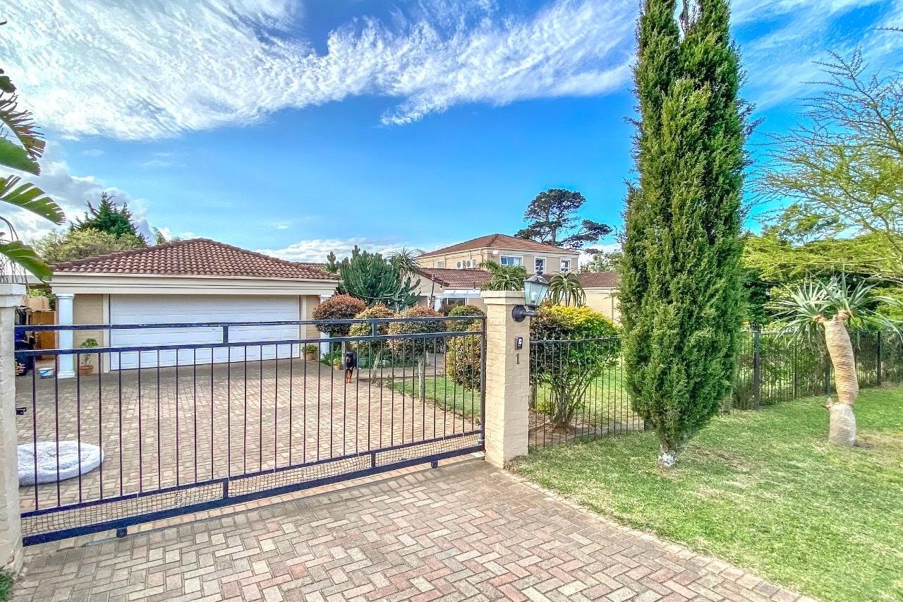 5 Bedroom House for sale in Lovemore Heights 1 Featherton Estate, 1