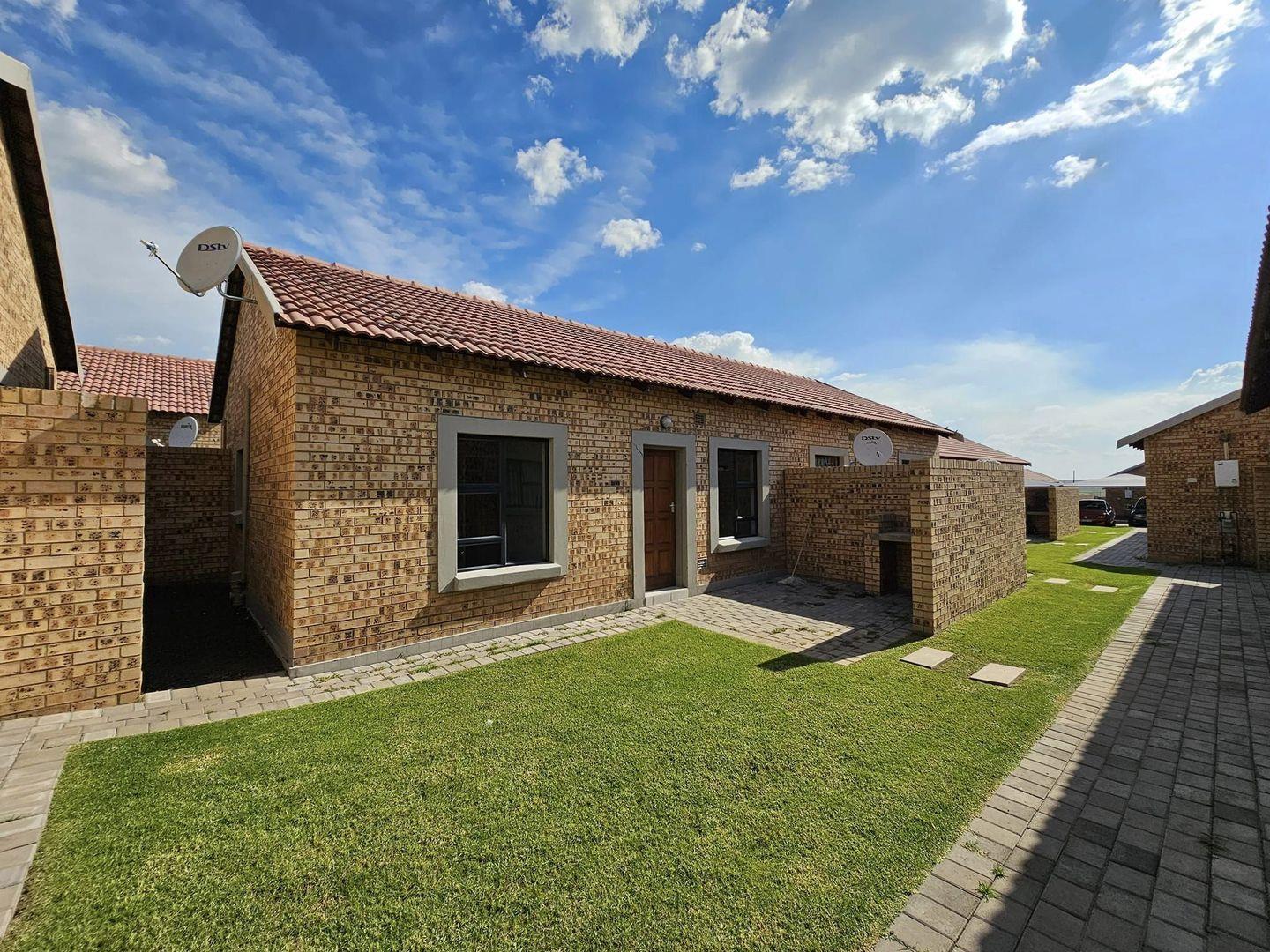 3 Bedroom Townhouse to rent in Terra Nova P24114343305