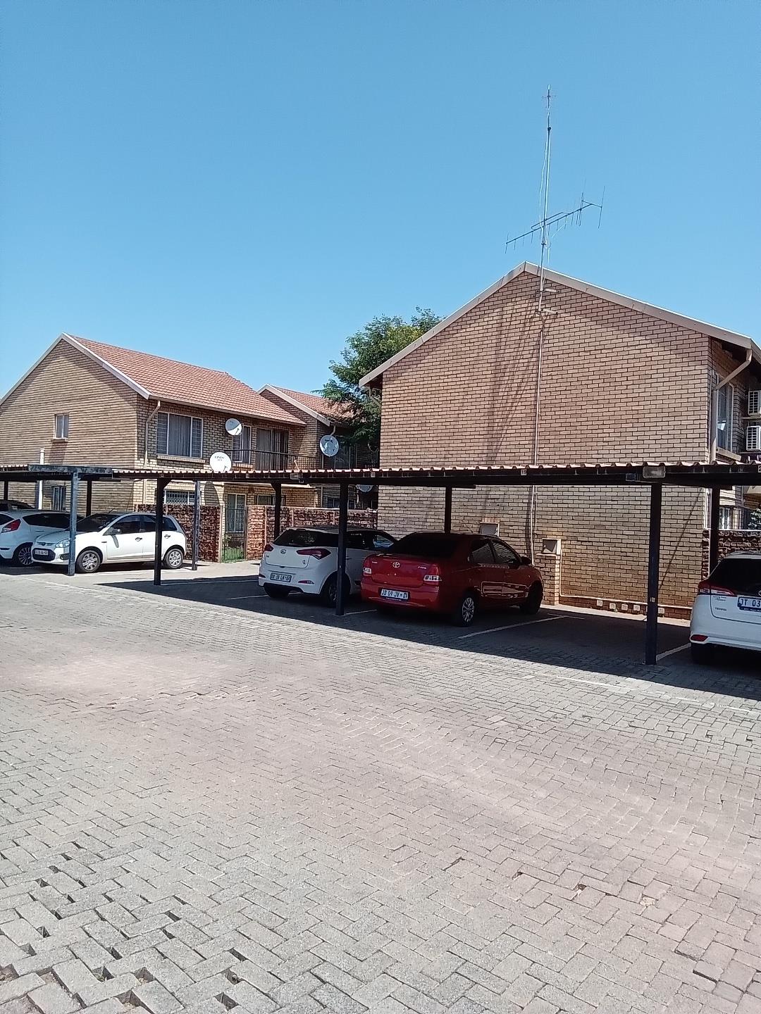 Willow Park Manor Property Property and houses for sale in Willow Park Manor