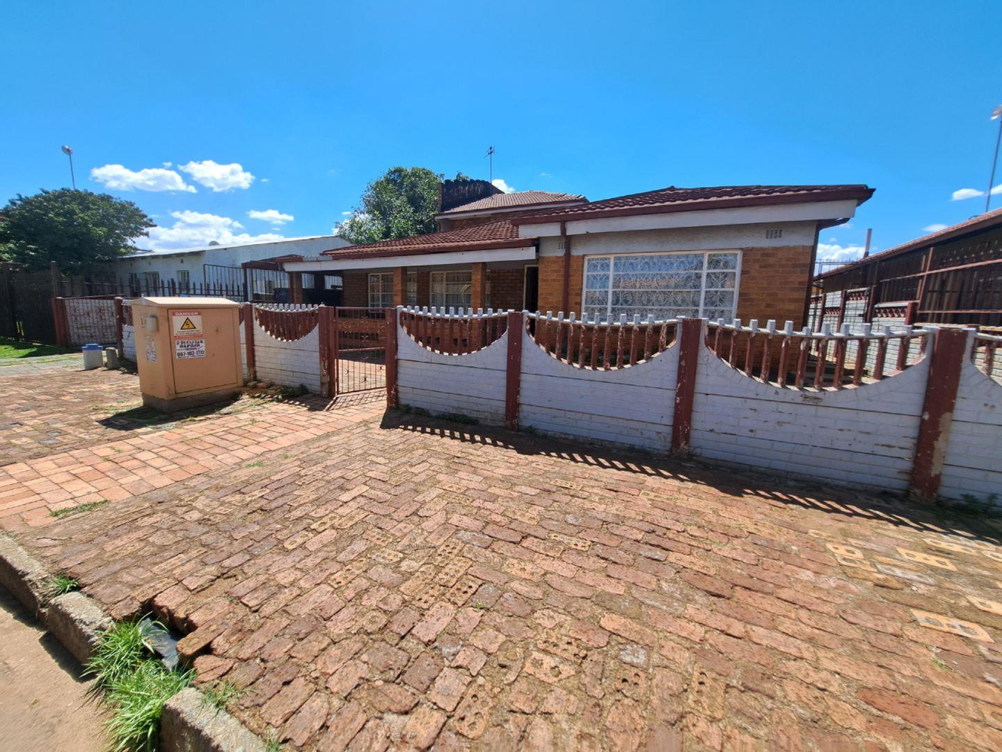 7 Bedroom House for sale in Actonville P24114014740