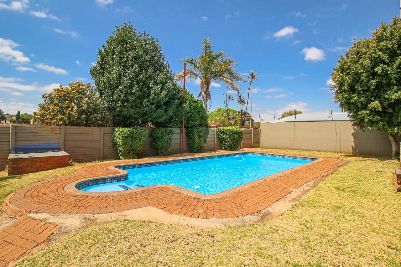 Pierre Van Ryneveld Property Apartments / flats to rent in Pierre Van