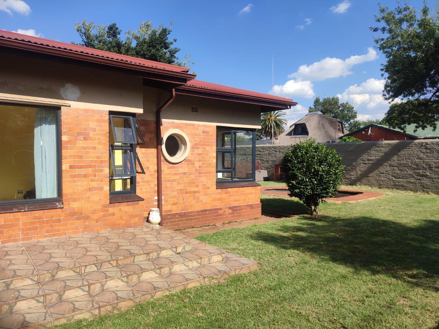 4 Bedroom House for sale in Randgate P24114016909