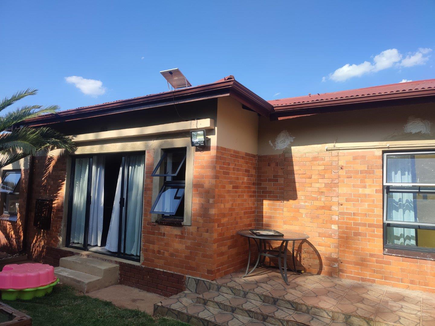 4 Bedroom House for sale in Randgate 20 Botha Street P24114134800