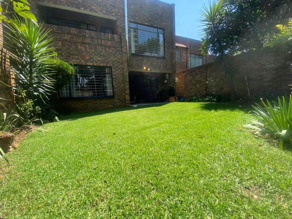 3 Bedroom Townhouse for sale in Edenvale Central 100200 11th Street P24114017014