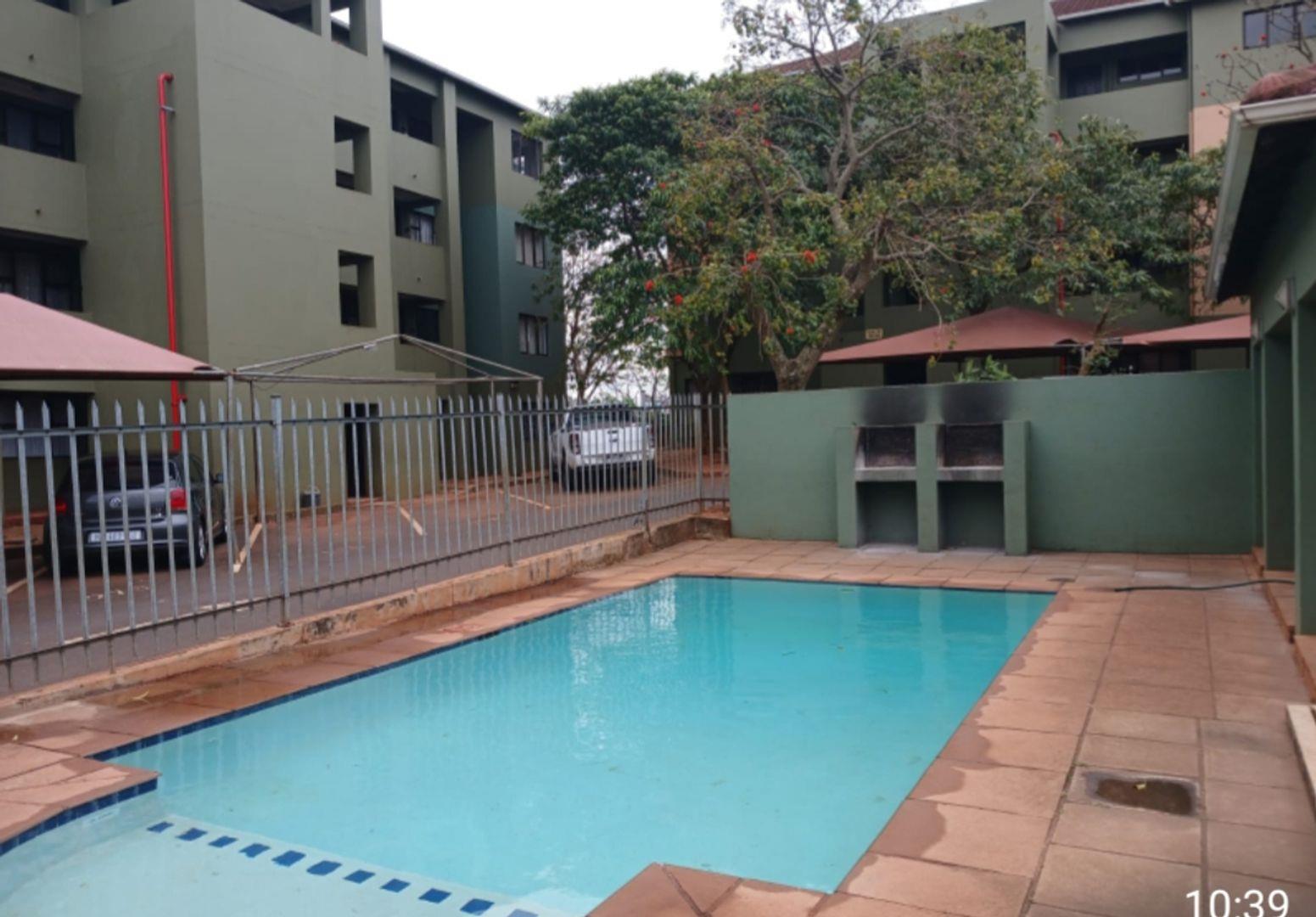 2 Bedroom Apartment / flat for sale in Montclair P24114017028