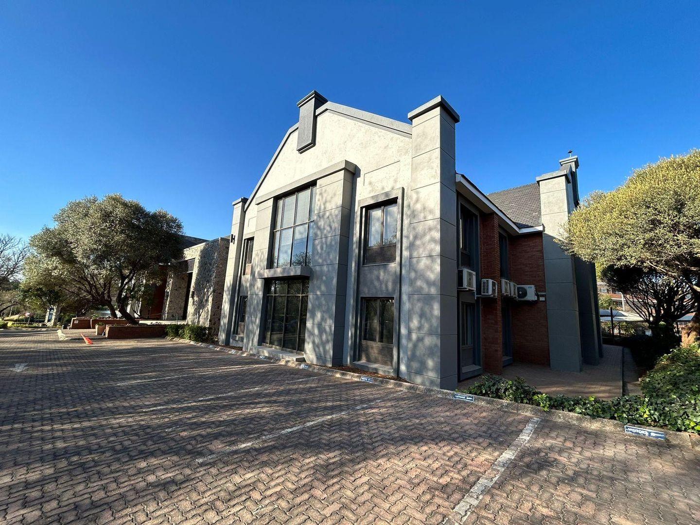 Commercial property to rent in Cresta 300 Acacia Road P24113101587