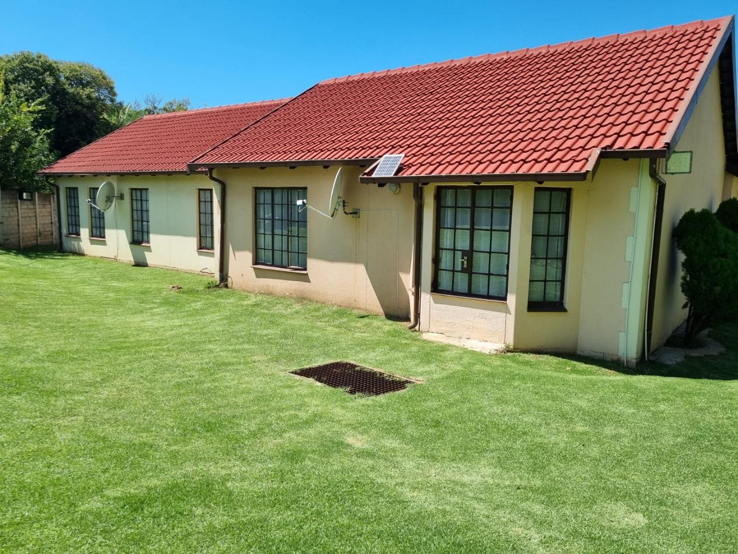 2 Bedroom Townhouse for sale in Meredale 3 Houtkapper Street P24