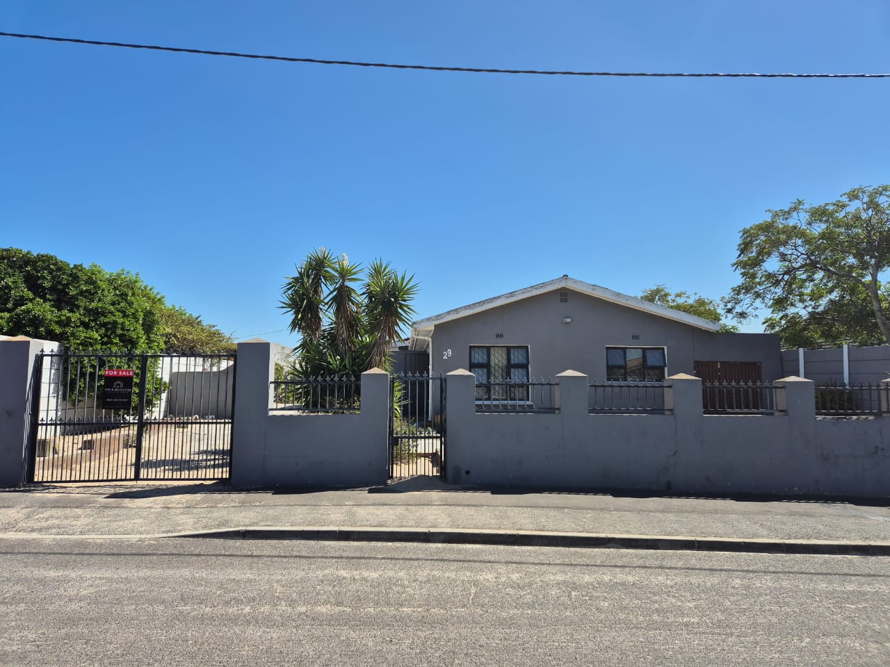 3 Bedroom House for sale in Elsies River 29 Homberg Street P24