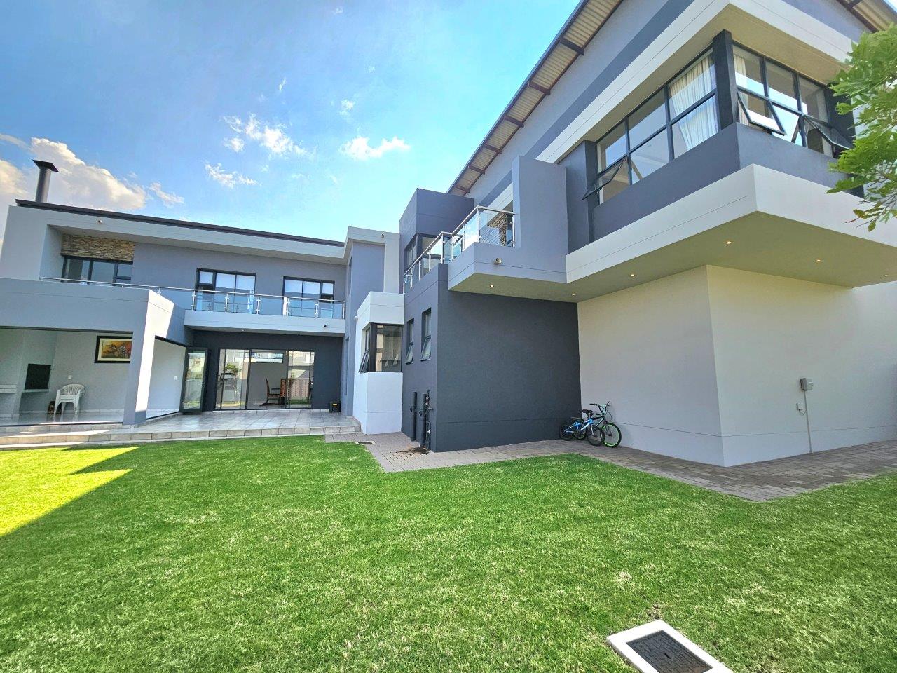 5 Bedroom House for sale in Midstream Ridge Estate P24114019860