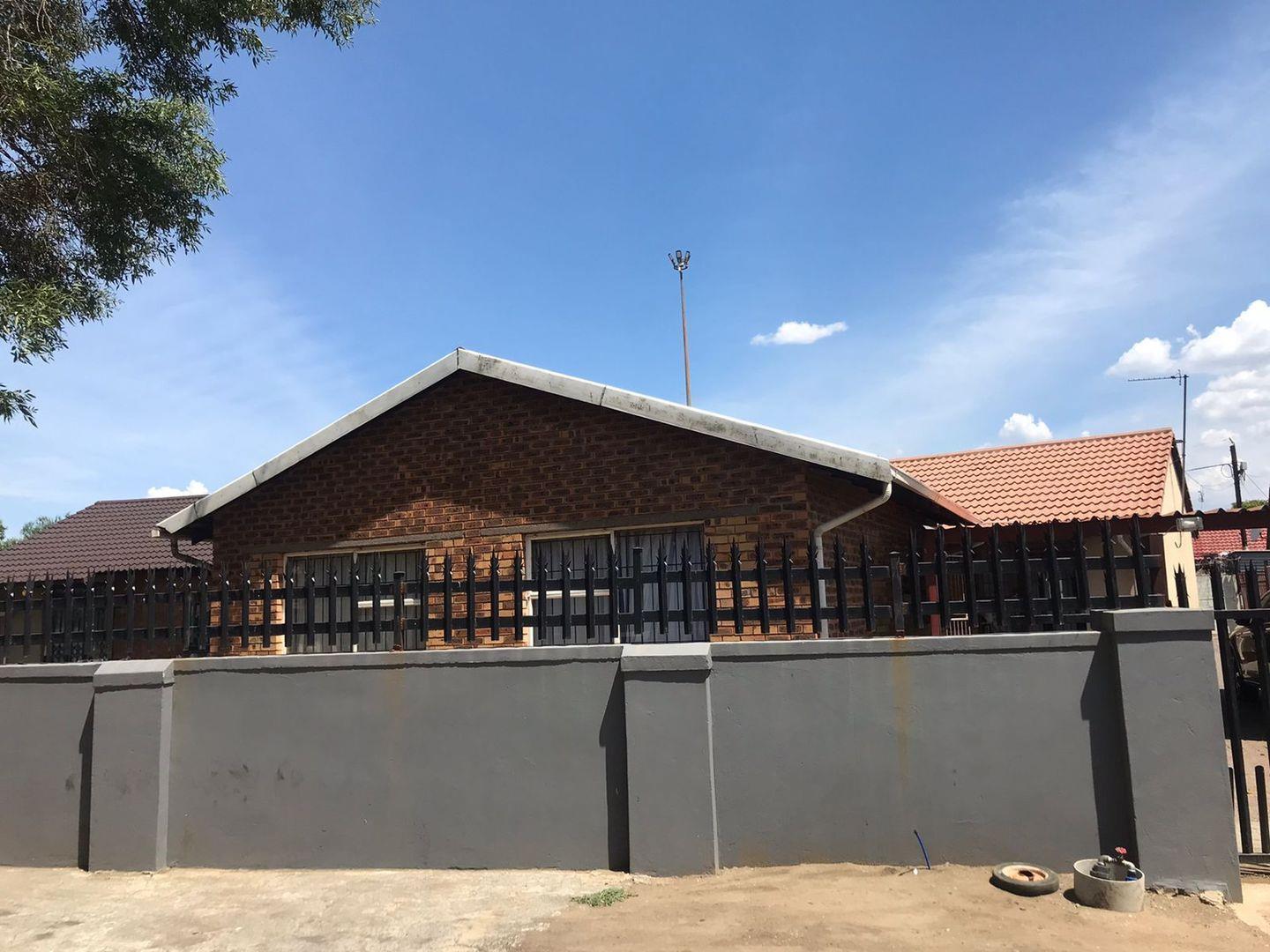 3 Bedroom House for sale in Embalenhle P24114020261