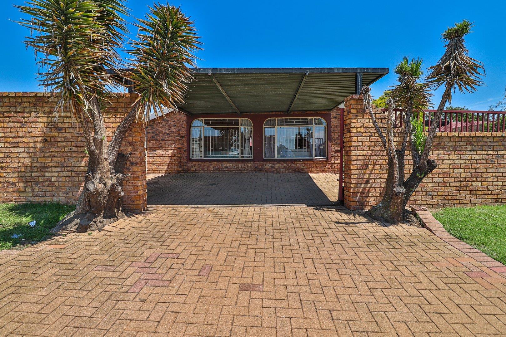 Bonaero Park Property Property and houses for sale in Bonaero Park