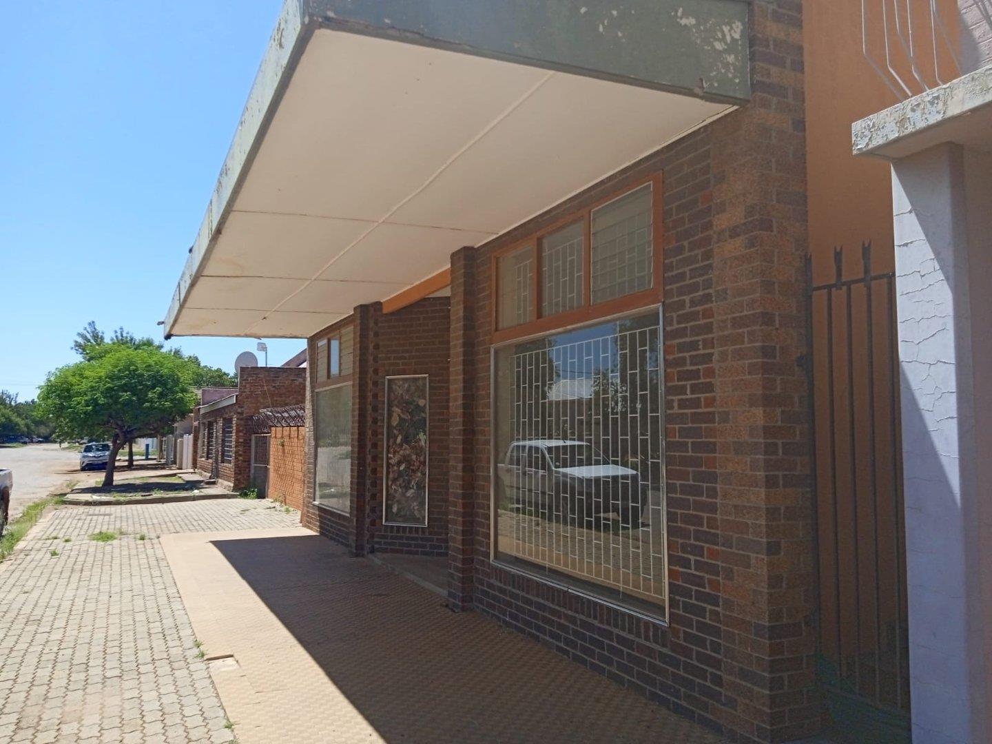 Commercial property for sale in Bloemhof P24114019487