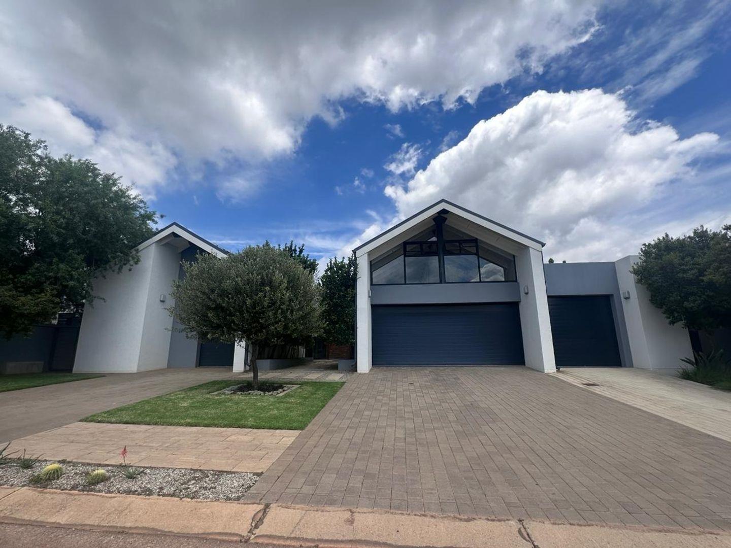 4 Bedroom House for sale in Midstream Ridge Estate P24114020698