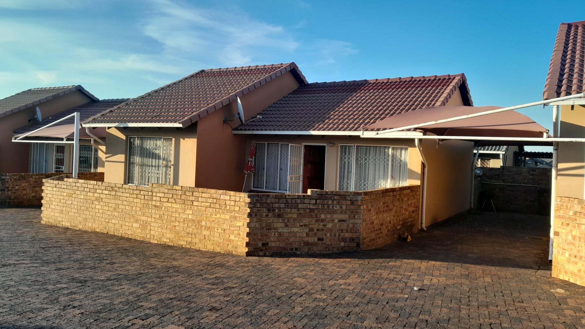 3 Bedroom Townhouse for sale in Ormonde P24114021218