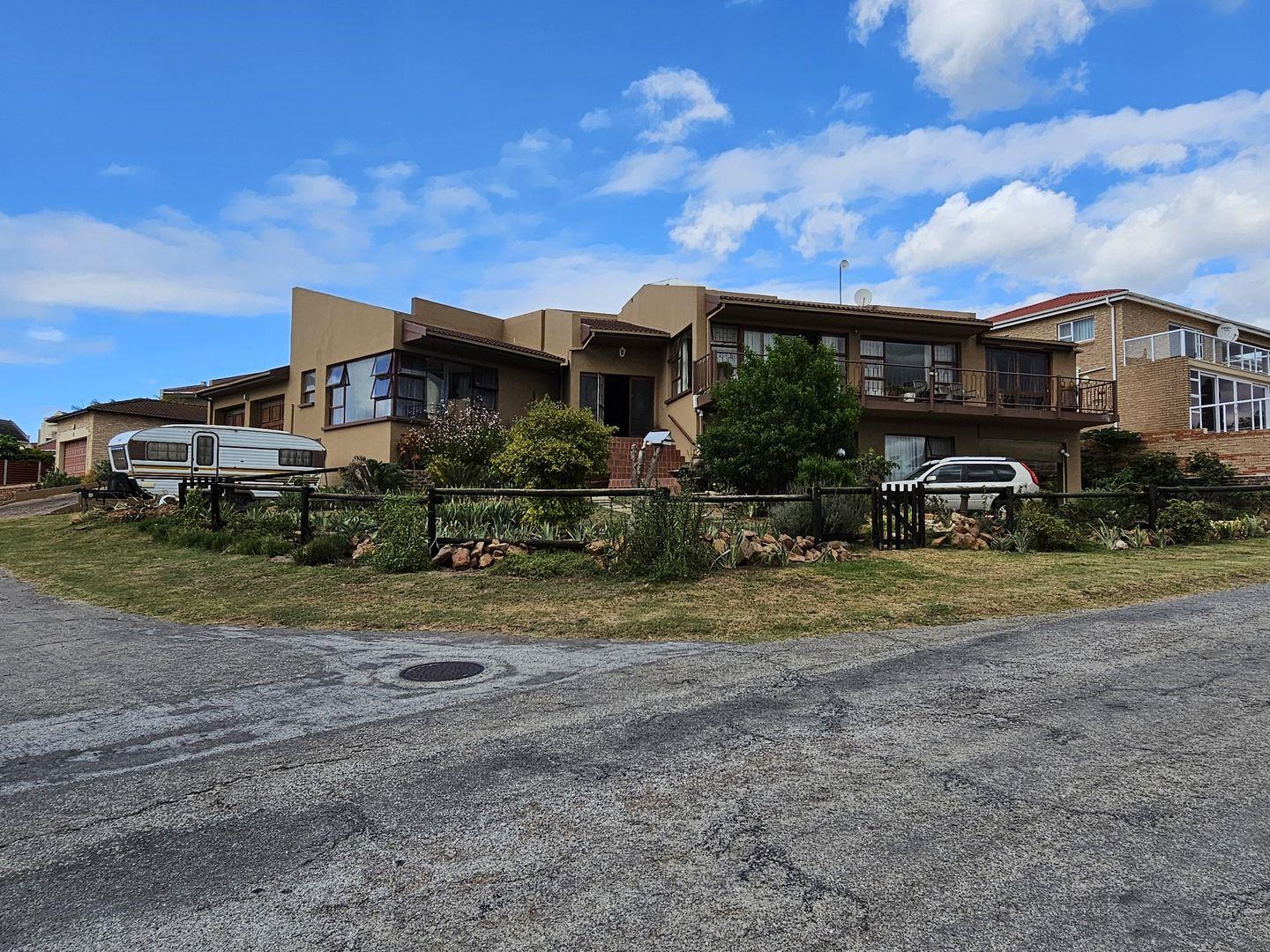 6 Bedroom House for sale in Wavecrest P24114021488