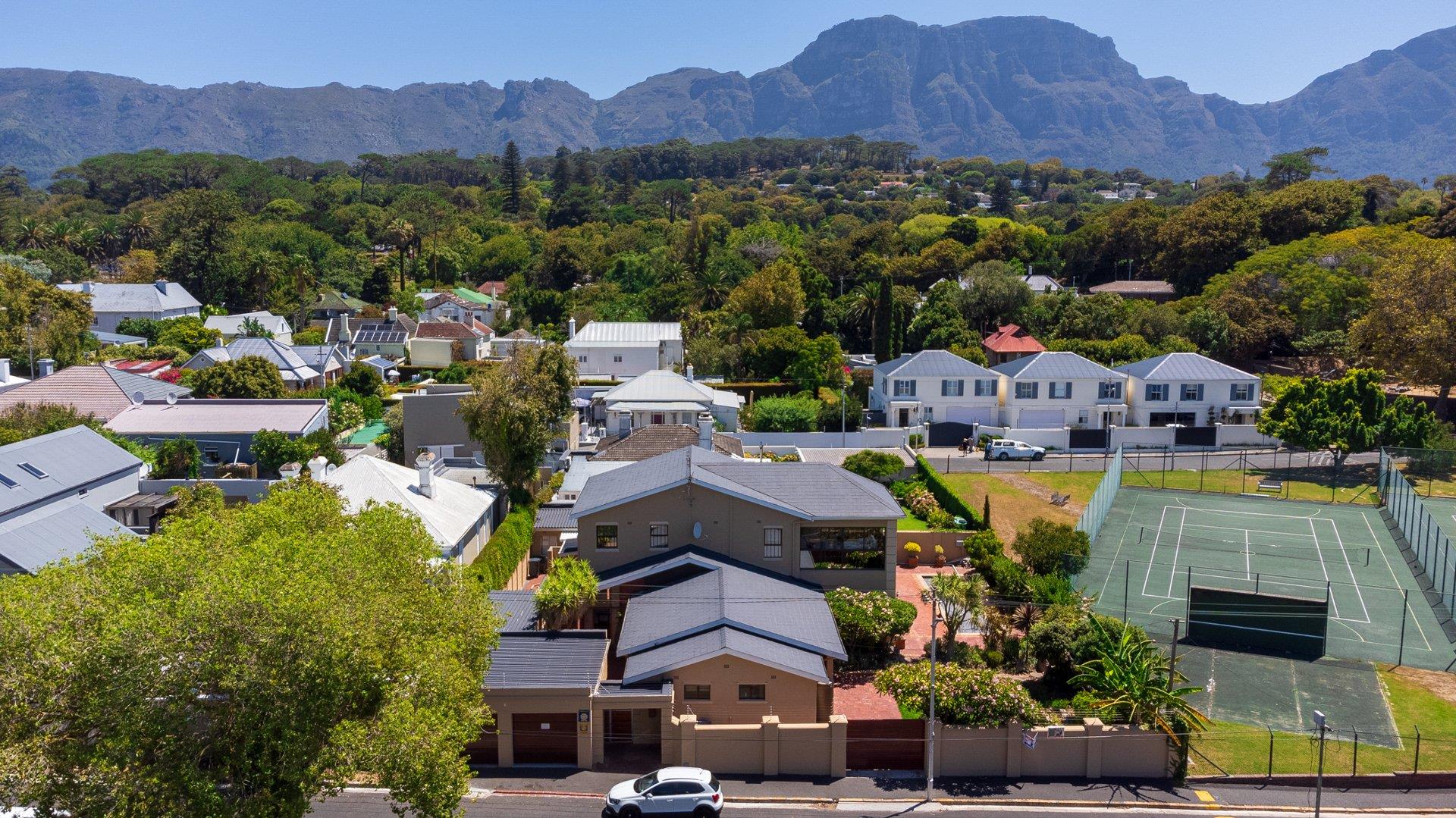 6 Bedroom House for sale in Wynberg Upper 9 Ellerslie Road / Lush