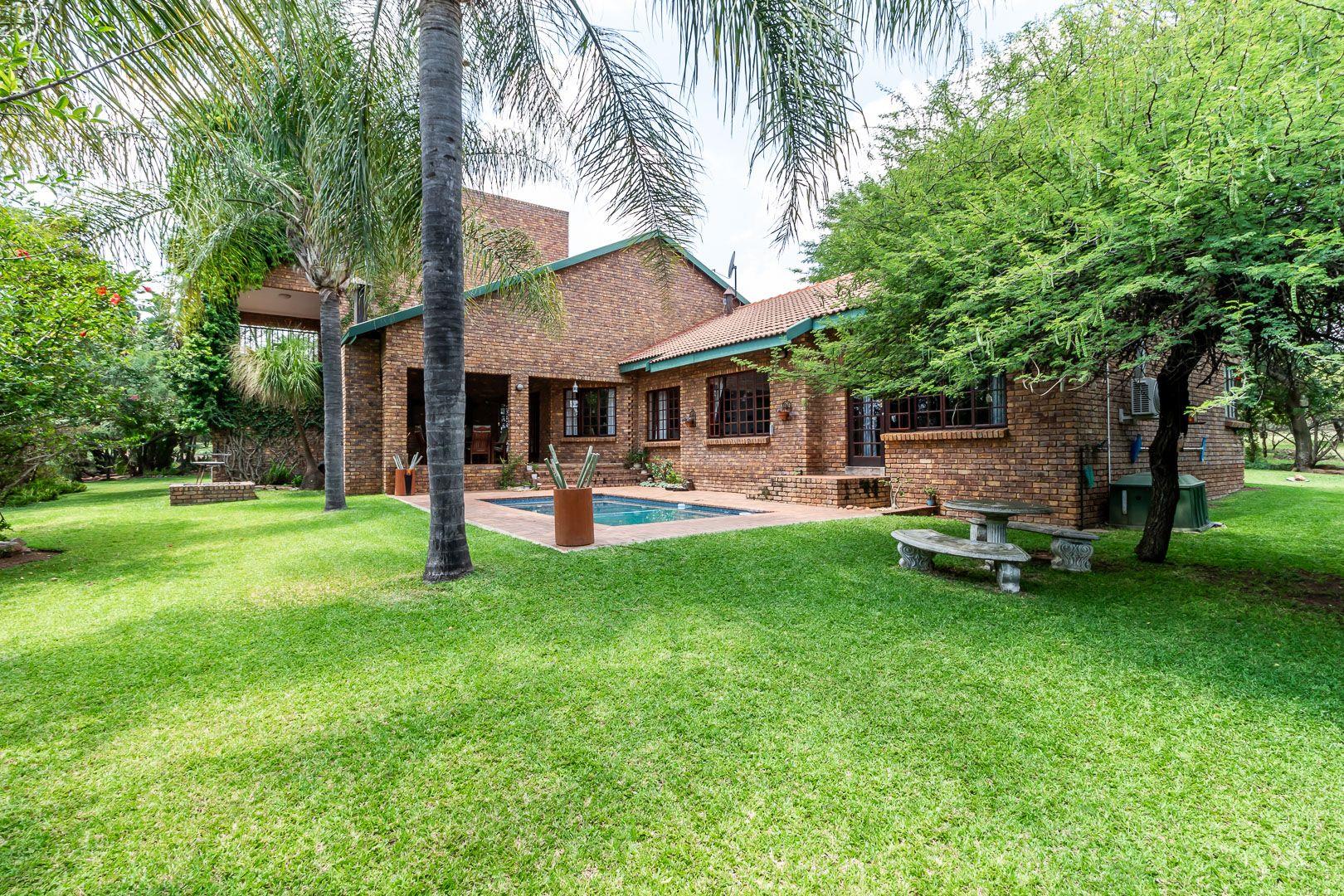 4 Bedroom House for sale in Pebble Rock Golf Village P24114022253