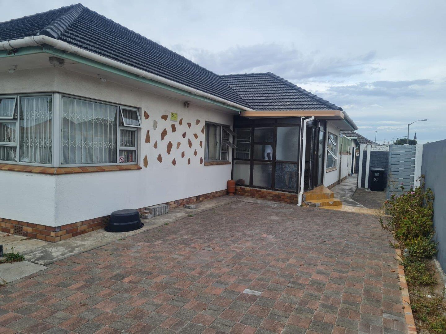 3 Bedroom House for sale in Vasco Estate P24114022606