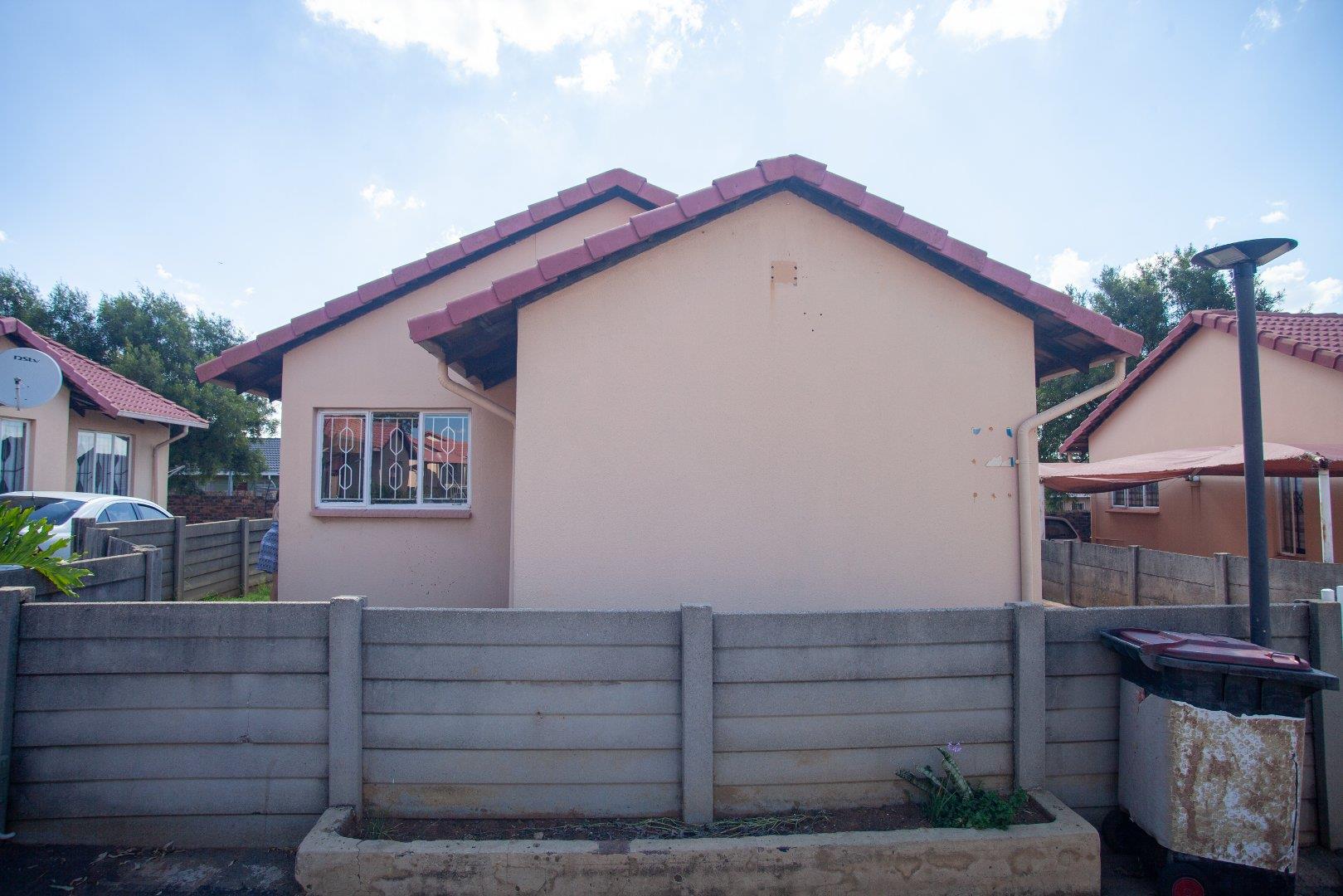 3 Bedroom Townhouse for sale in Ormonde P24114022769