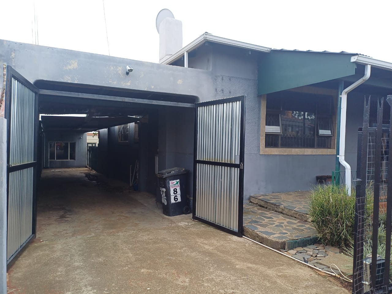 4 Bedroom House for sale in Krugersdorp West P24114026078