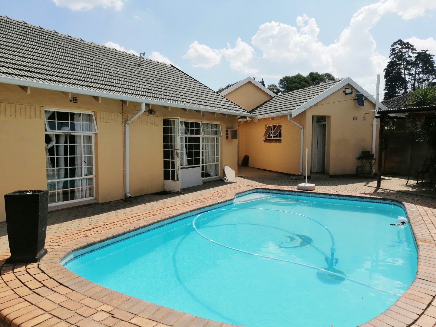 3 Bedroom House for sale in Bonaero Park 36 Laguardia Street P24