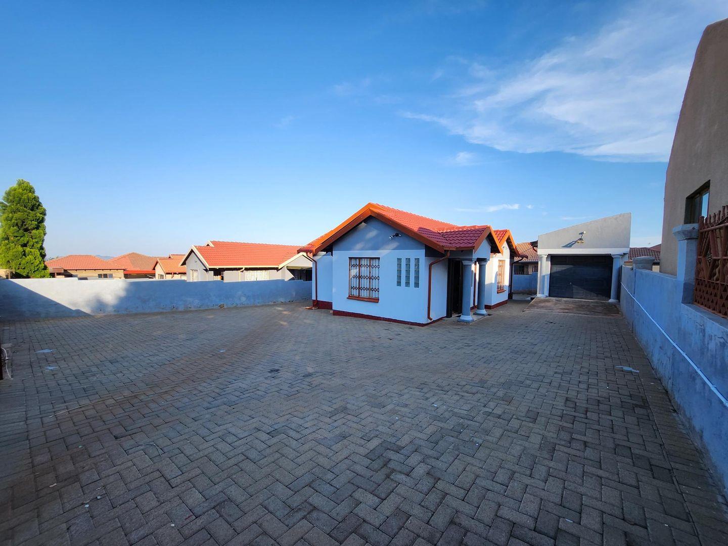 3 Bedroom House for sale in Tlhabane West P24114028195